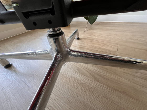 Image 1 of Set di 2 poltrone originali Vitra Eames EA 124 Lounge – Rosse