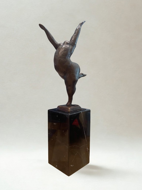 Image 1 of Scultura in bronzo di una donna danzante – Arte moderna – Base in marmo – 33 cm