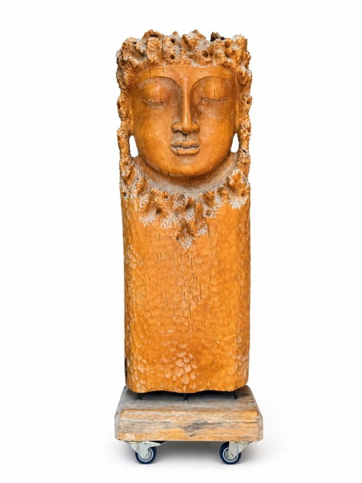 Escultura Mural Monumental Vintage Kwan Yin – Talla de Madera Brutalista c. 1970–1990 – 159 cm