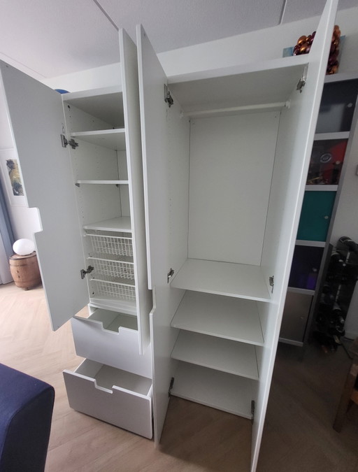 Ikea (Children's) Wardrobes in White with Interior Filling – kledingkasten, Mdf, Plastic (photo 2 of 6)