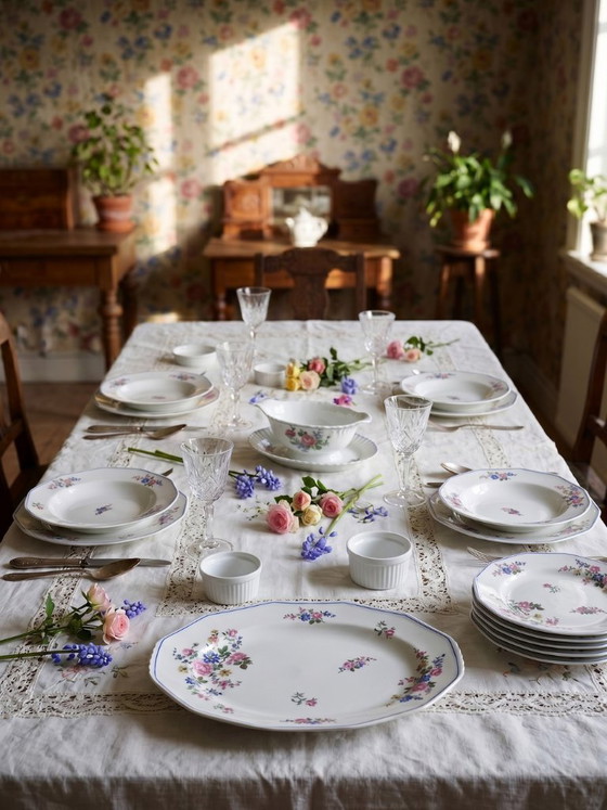 Image 1 of 28-piece Bernardaud Limoges porcelain dinner service with floral decoration, 1920s-1950s