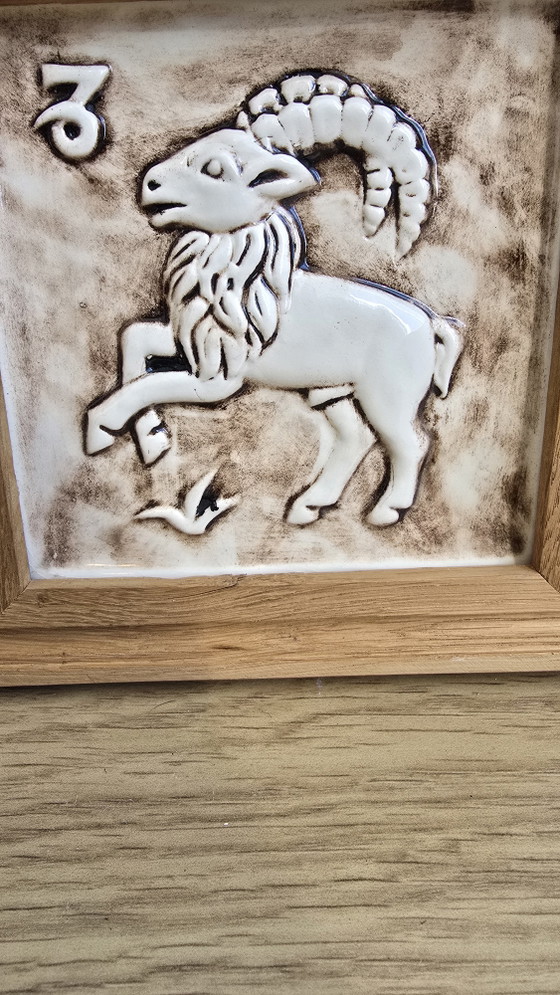 Piastrella zodiacale in ceramica vintage fatta a mano "Capricorno" di Jac. Bongaerts – Sculture, Wood (photo 2 of 10)