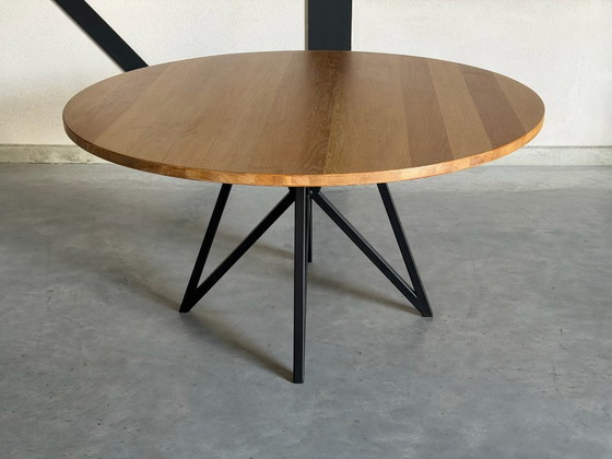 Studio Henk Butterfly table à manger ronde - chêne 140 cm – Tables basses, polished steel, Bois (photo 6 of 6)