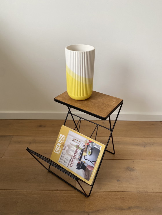 Image 1 of Table d'appoint pliante avec porte-revues des années 1960.