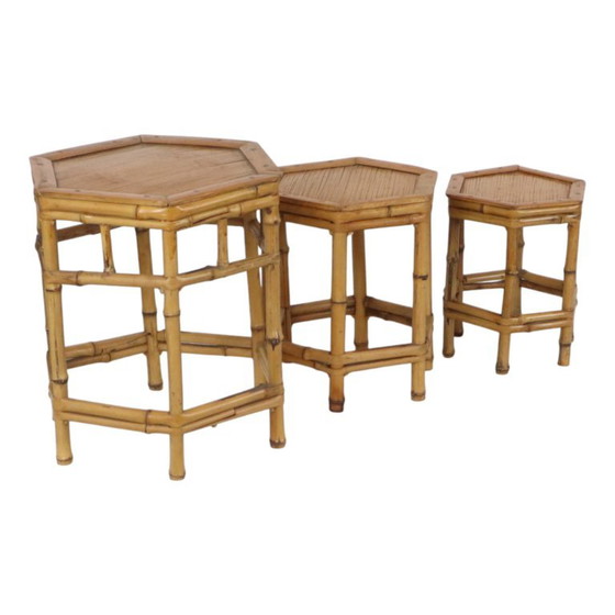 Ensemble vintage de 3 tables d'appoint gigognes en bambou et rotin, style bohème – Bamboo (photo 14 of 15)