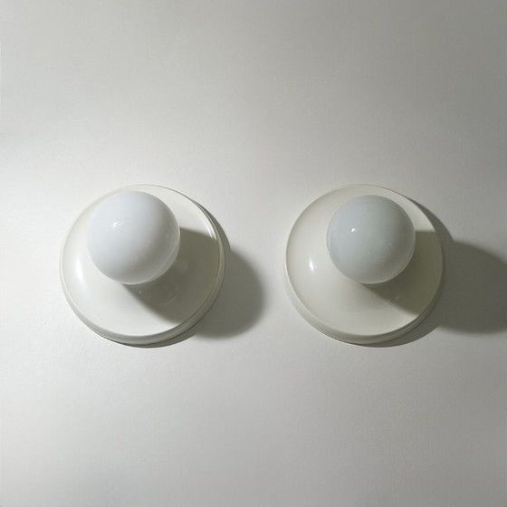 Image 1 of Een paar Light Ball plafondlampen van de gebroeders Castiglioni voor Flos, jaren 60.