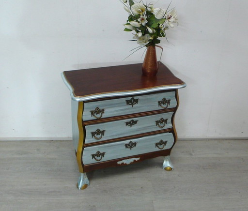 Commode en noyer et bleu glacier métallisé shabby chic, style Chippendale anglais