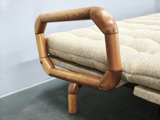 1980er tschechoslowakisches modernistisches umwandelbares Dreisitzer-Schlafsofa, 3-5 Sitzer Sofas, Holz (Foto 11 von 13)