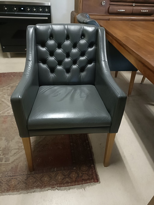 4 chaises de salle à manger