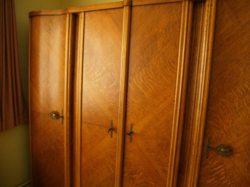 armoire vintage en très bon état