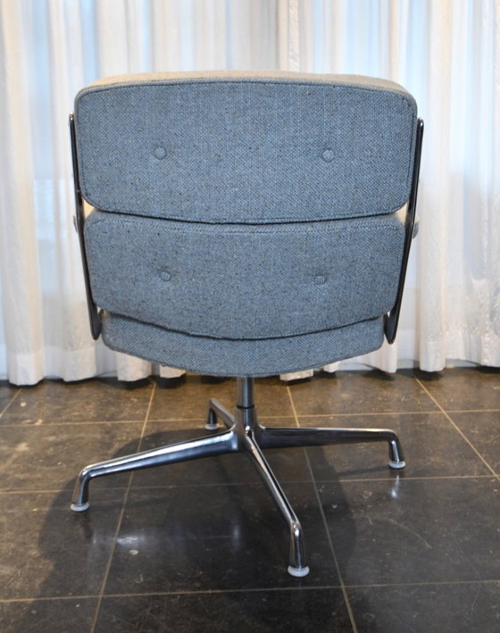 Image 1 of 4 Eamesstoelen model ES 108