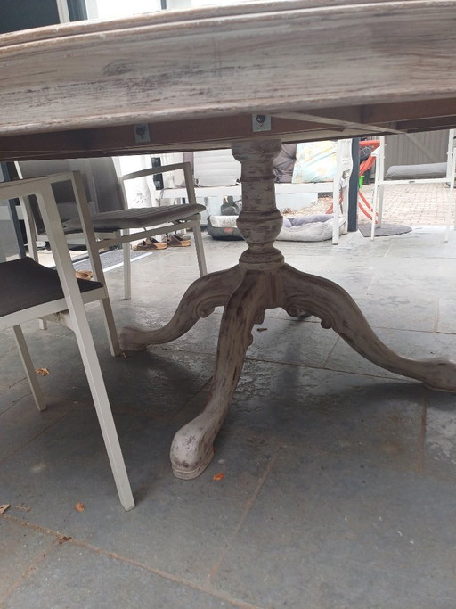 Grote ronde eettafel