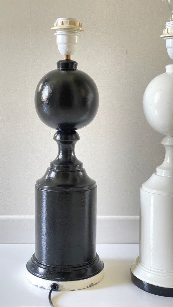Image 1 of 2 Grands pieds de lampes noir et blanc bois tourné Vintage