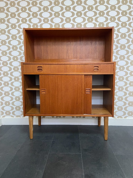 Image 1 of Kast met schuifdeuren, lade en opzetgedeelte van Aejm Møbler