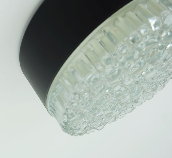 Image 1 of no. 1 di 2 - lampada da soffitto o da parete modello A 226 in vetro strutturato a bolle d'aria 1960 anni '70