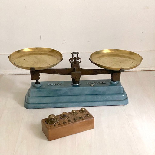 Vintage blue enamel Roberval balance