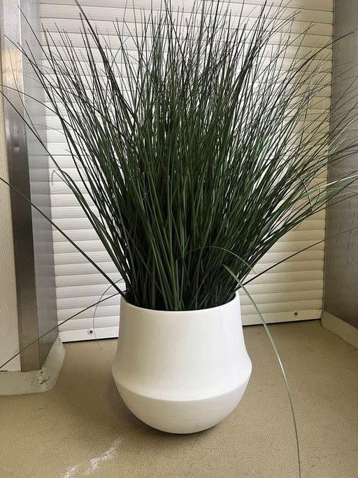 Plante artificielle avec pot blanc