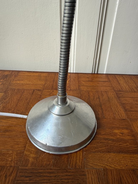 Image 1 of Vintage industriële bureaulamp uit de jaren 50 van aluminium met verstelbare arm.