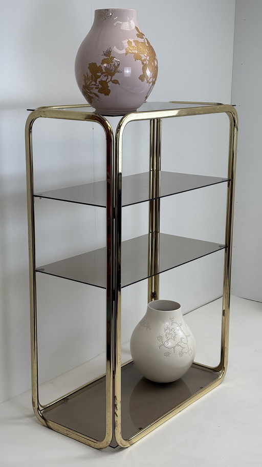 Grote vintage messing vitrinekast tvkast met rookglas platen