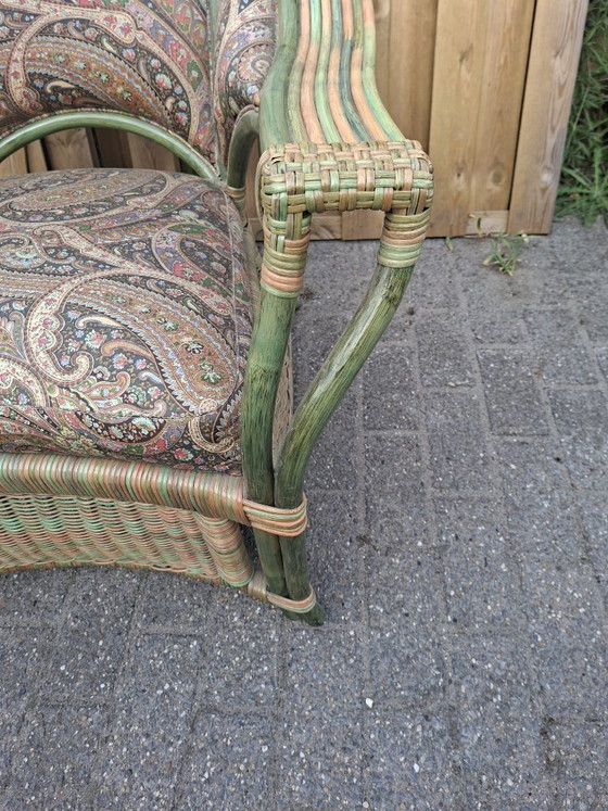 Vintage Rotan Fauteuil Is Een Karakteristiek Meubelstuk Met Een Uitgesproken Bohemian En Maximalistische (photo 2 of 11)