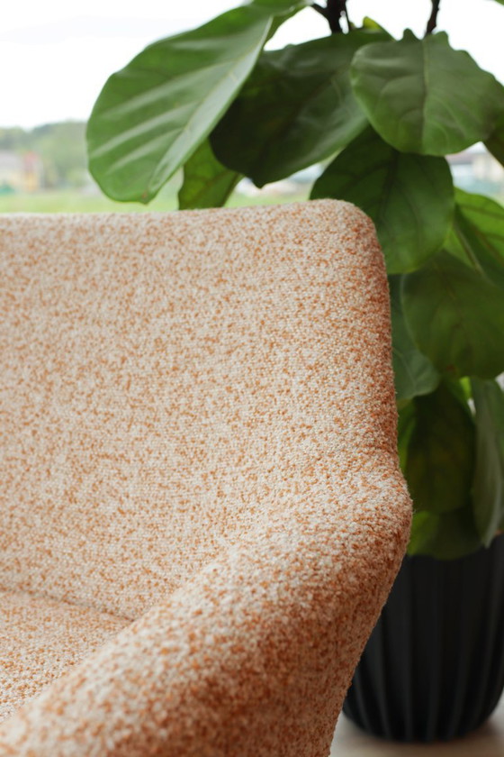 Image 1 of Set van 2 Clubfauteuils Vintage Paire Lounge Chairs Tijdloze Boucle Wit & Oranje Stoffering