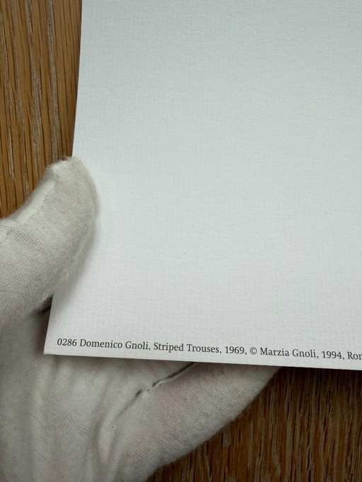 Domenico Gnoli (1933-1970), Gestreepte broek, 1969, copyright Marzia Gnoli, 1994, Gedrukt in Nederland