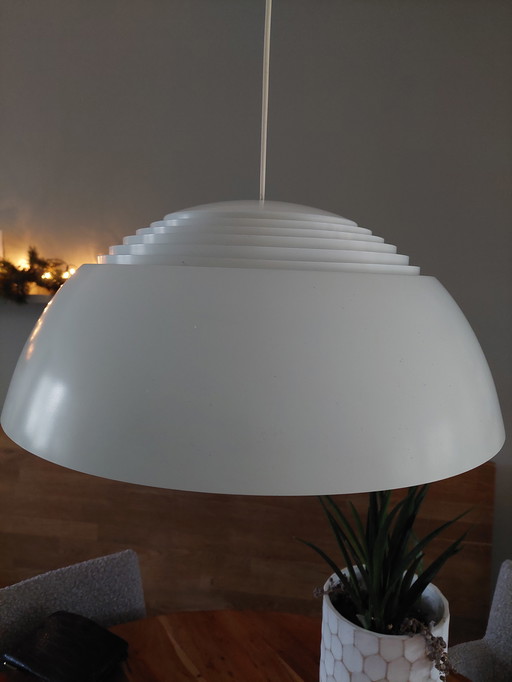 Lámpara de diseño vintage A.J. Royal de Louis Poulsen. Diseño de Arne Jacobson.