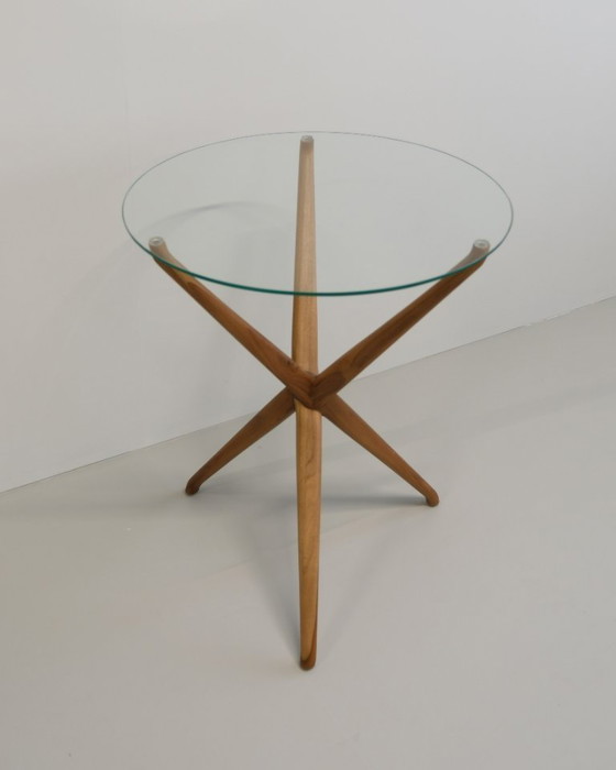 Image 1 of Handgefertigter Beistelltisch aus massivem Teakholz mit Glasplatte