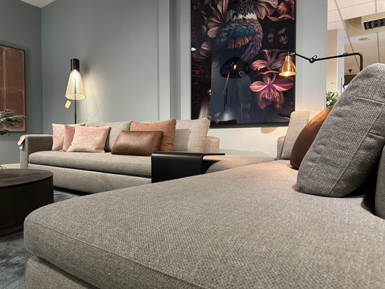 Image 1 of Diseño en stock Modelo de sala de exposición Sofá esquinero Vilaz + Hocker