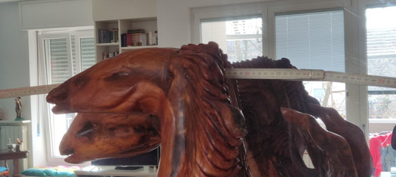 Image 1 of Moderne houtsnijkunst - Twee paardenhoofden - Gesigneerd Giuliani '92