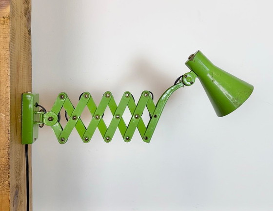 Image 1 of Groene industriële Duitse schaarwandlamp van Kaiser Leuchten, jaren 60.