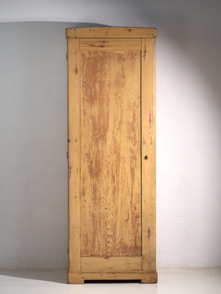Armadio alto antico con patina ocra (c.1920) #18 – Rustic (photo 22 of 40)