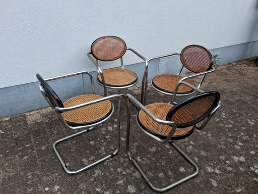 4 italienische Design-Schlittenstühle