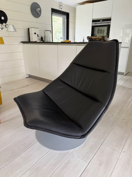 Fauteuil Artifort F585 en cuir noir Ox