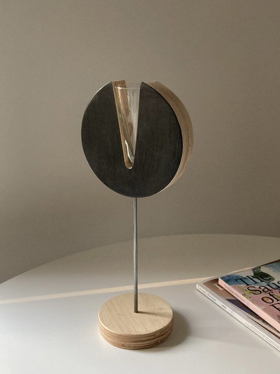 Image 1 of Hohe, gebrauchte Vase aus Holz und Metall