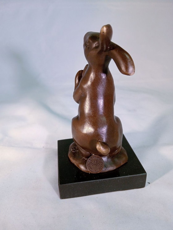 Bronze rabbit Sculpture with carrot on marble base, Brown, Vintage (photo 3 of 6)