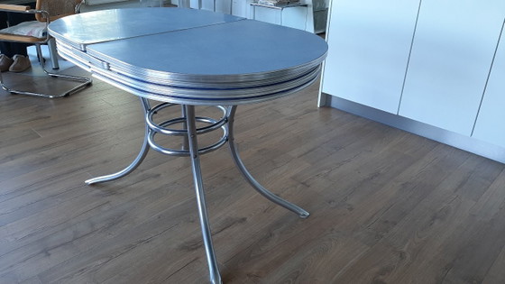Tavolo da pranzo in stile retrò anni '50 con piano in Formica blu. – Tavoli da pranzo, Metal, Aluminium (photo 5 of 7)