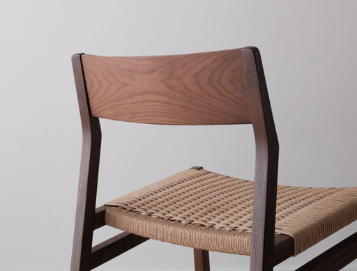 2 sillas auxiliares Formosus Home, nogal, ratán y cordón de papel.