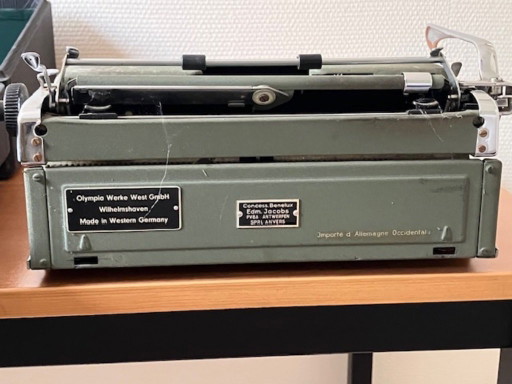 Vintage Olympia Typemachine Met Originele Koffer – Groen – decoratieve objecten, Metal (photo 2 of 5)