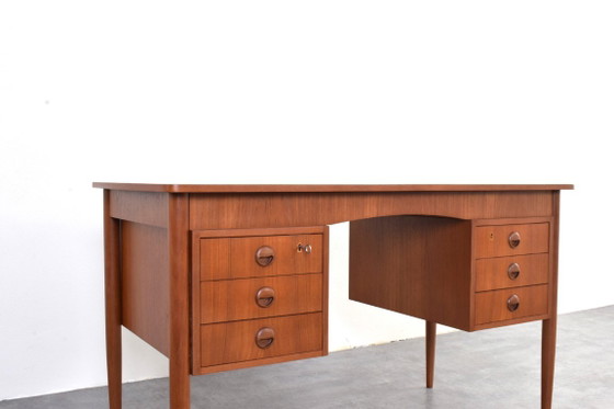 Mid-Century Deens Teakhouten Bureau, jaren 60. – Wood (photo 13 of 17)