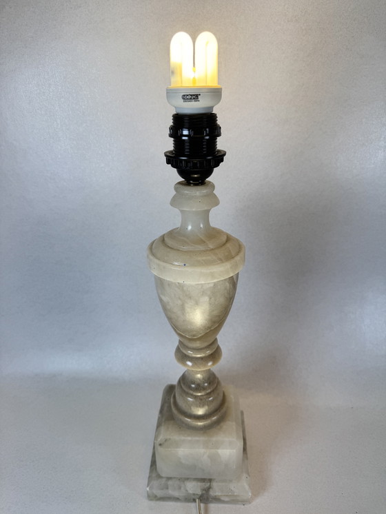 Image 1 of Elegant vintage table lamp made of alabaster and marble - warm light, timeless class