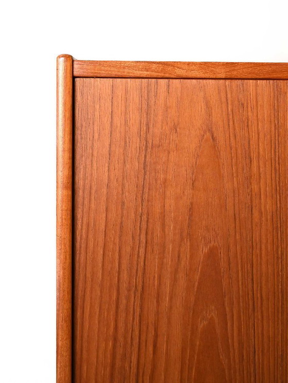 Image 1 of Scandinavisch teakhouten dressoir met gebeeldhouwde laden, jaren 50/60