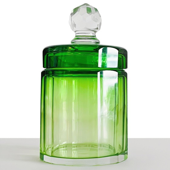 Image 1 of Boîte à poudre ancienne Art Déco en cristal facetté vert Baccarat années 1930