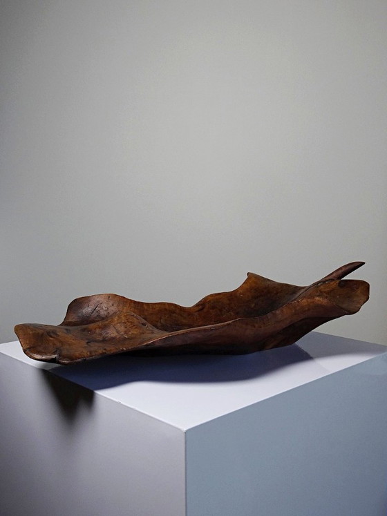 Image 1 of Grande coupe monoxyle en bois brut d'olivier foncé années 50