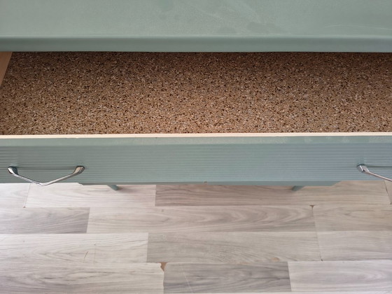 Image 1 of Cómoda verde con patas