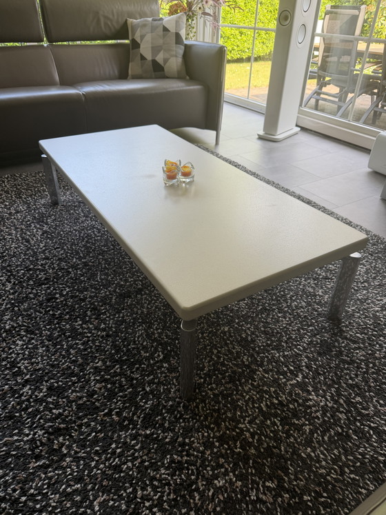 Image 1 of Twee mooie Leolux leren banken 3 +2,5 zits, poef + salontafel