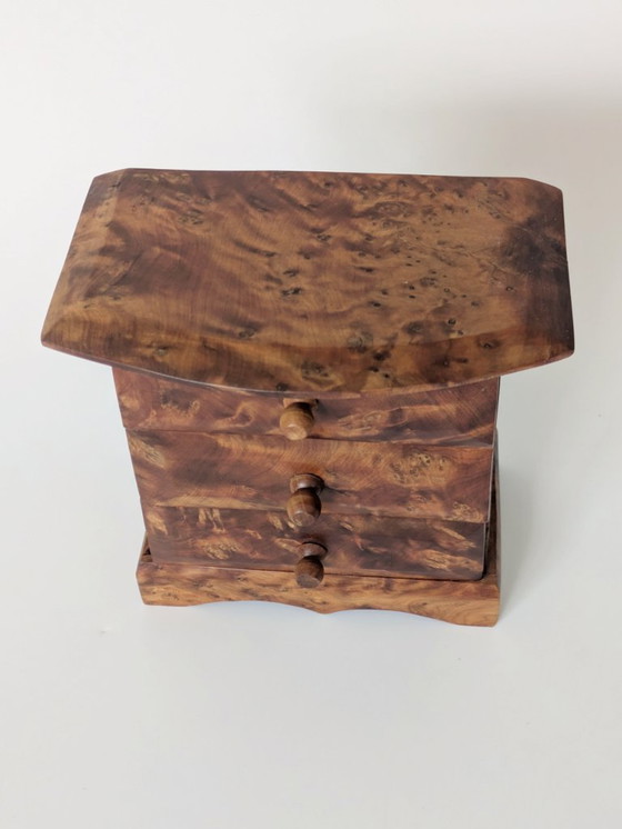 Image 1 of Boîte à bijoux en bois de ronce du milieu du siècle, Mini coffre fait à la main