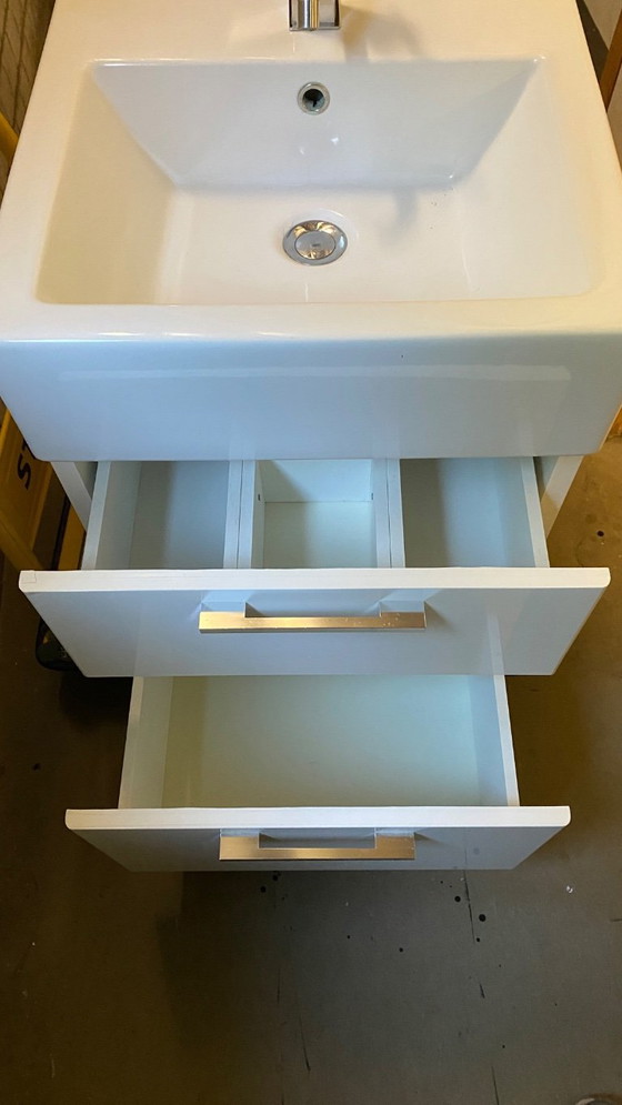 Image 1 of lavabo avec robinet