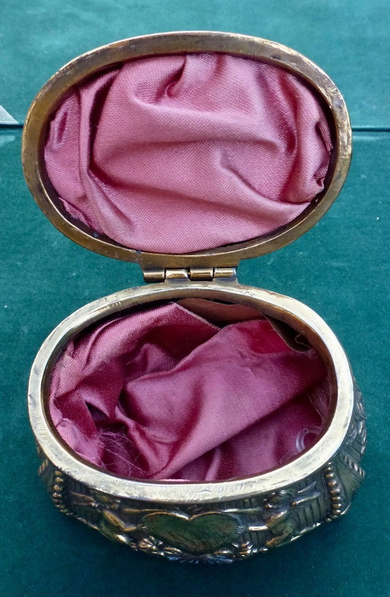 Image 1 of Old jewelry box with putti holding a heart!!