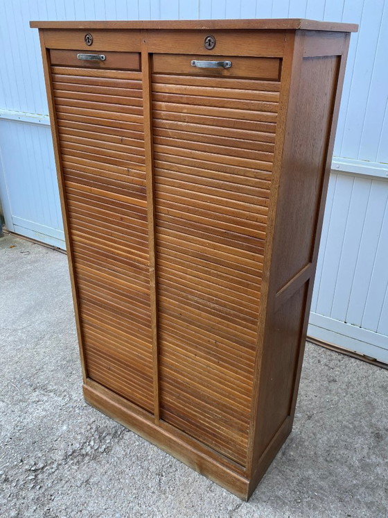 Image 1 of Eikenhouten archiefkast met dubbele kolom en gordijn uit de jaren 50